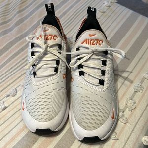 Nike AirMax 270. Like new. Women’s size 6.